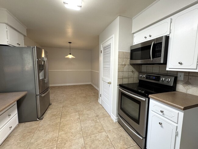 Building Photo - 3084 S Xanthia St