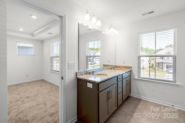Building Photo - 14028 Penbury Ln