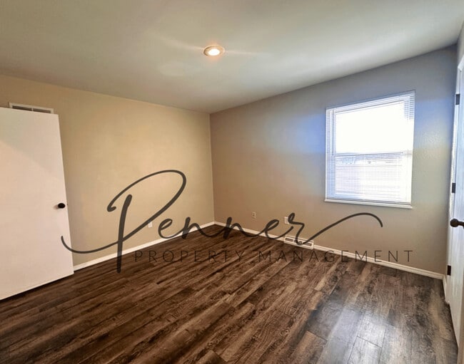 Building Photo - 2412 SW Jackson St