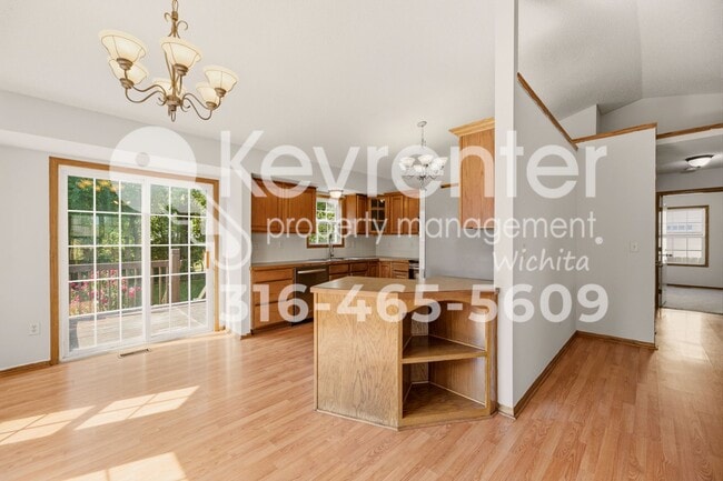 Building Photo - 827 S Sunset Cir