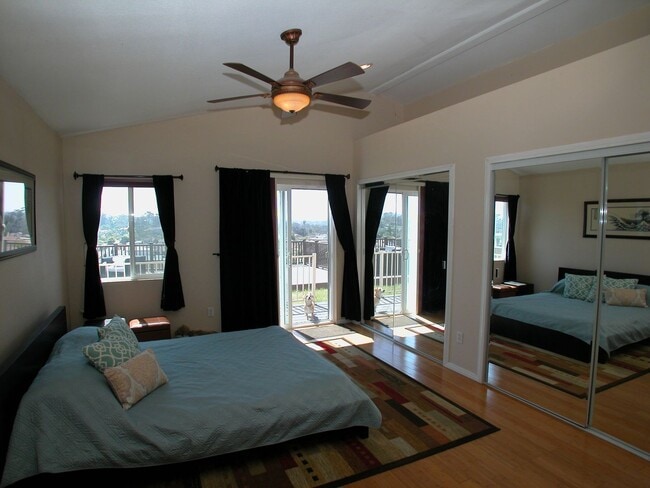 Building Photo - Charming 4-Bed 3-Bath in Paradise Hills