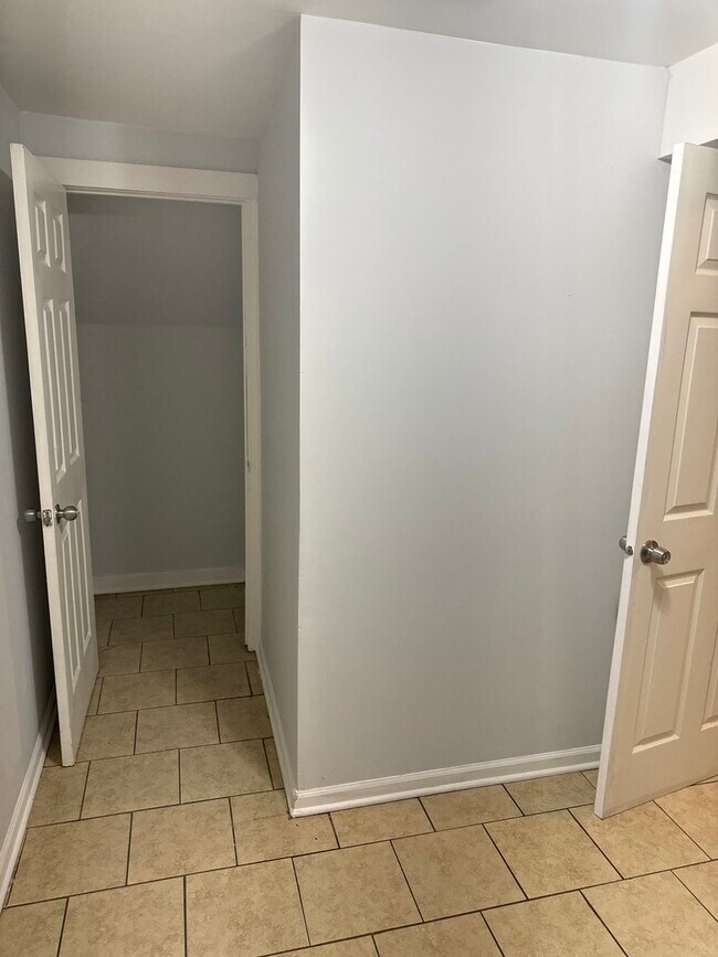 Building Photo - 6344 S Eberhart Ave