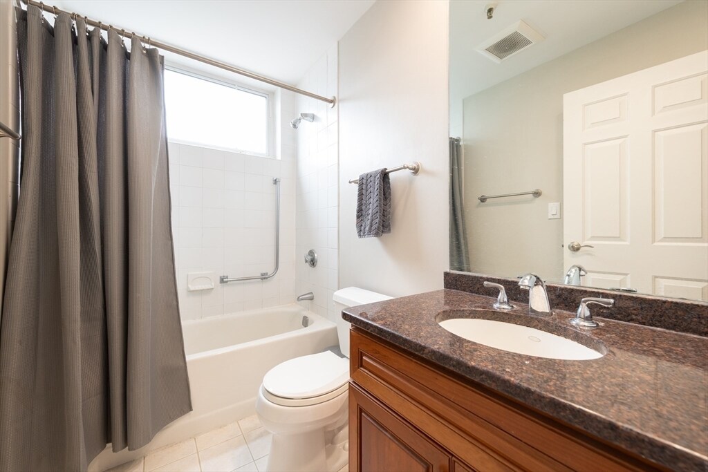 Building Photo - 6 Canal Park