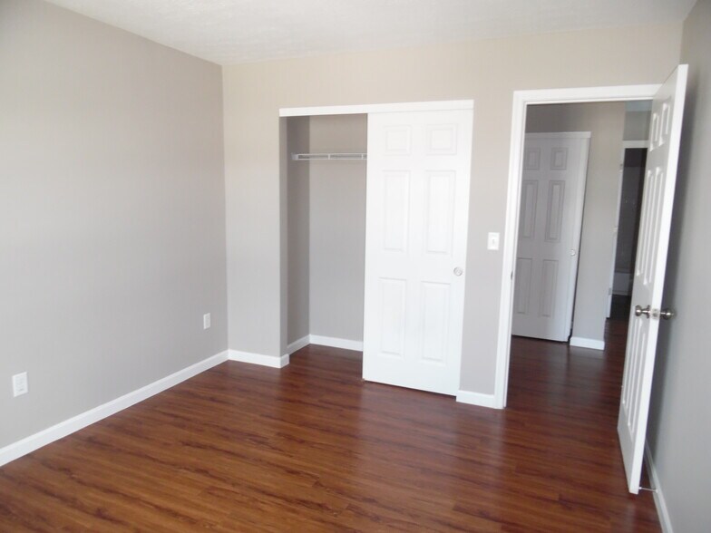 Building Photo - 445 Draft Ct
