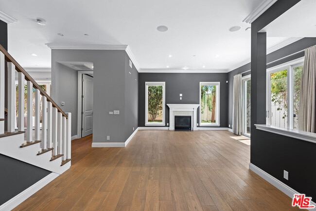 Building Photo - 1510 S Carmelina Ave