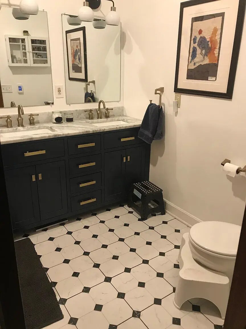 newly renovated bathroom, heated floors, be the envy of all your friends. again. - 342 Hudson Ave