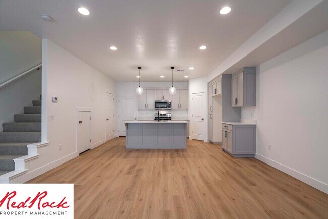 Building Photo - 3 Bedroom Townhome in Washington Fields wi...