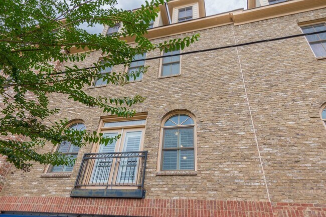 Building Photo - 1279 Dahlgren Lane