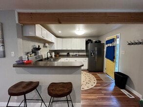 Building Photo - Move-in Ready 3 Bedroom Downtown Home