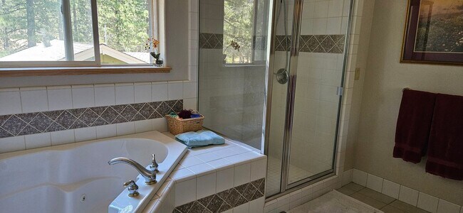 Building Photo - Large furnished mountain home walking distance to the river --- Available October 1