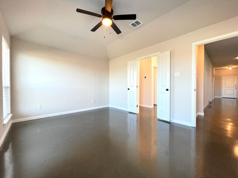 Building Photo - 100 W Windmill Way