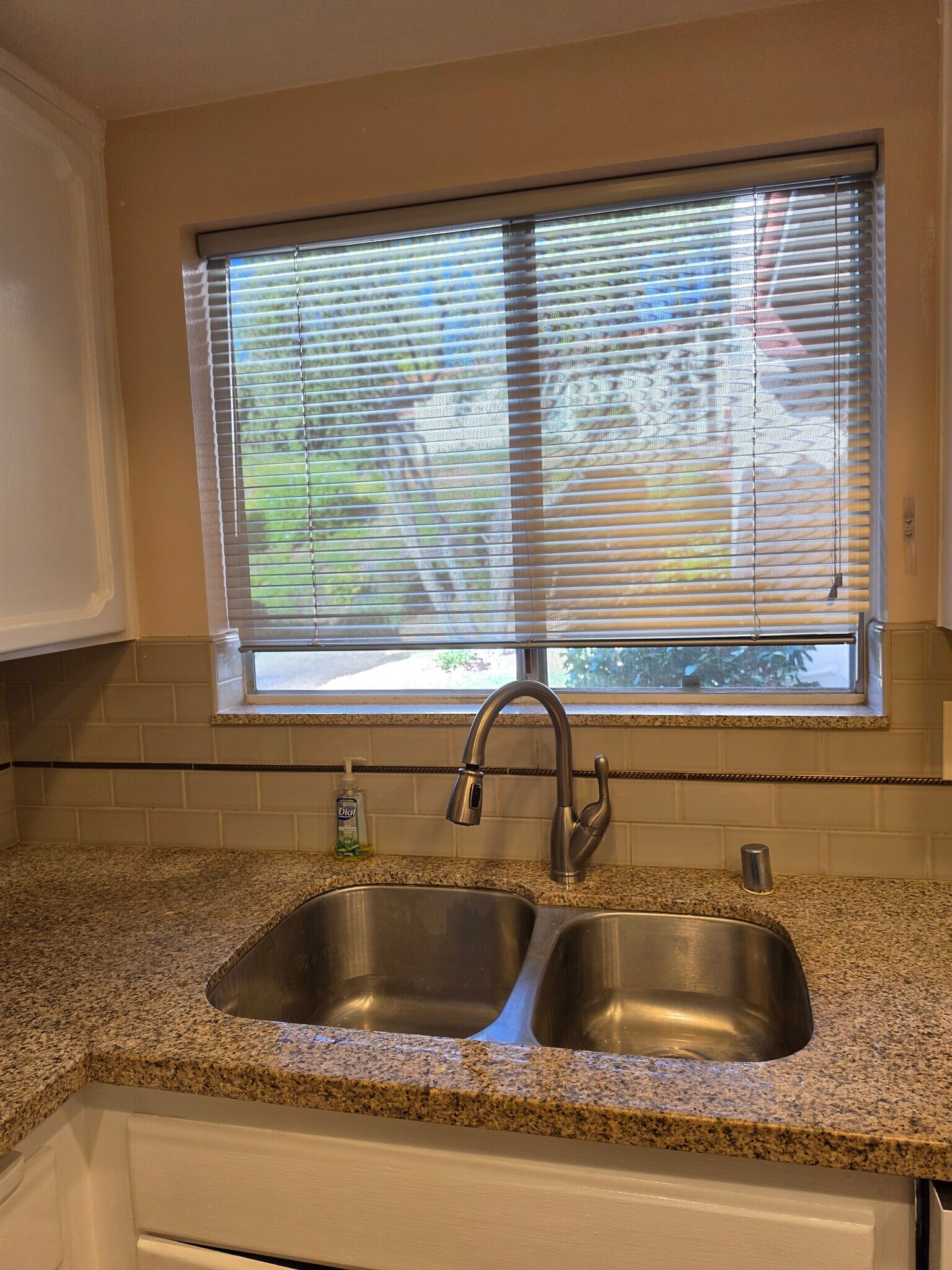 Building Photo - 16625 Roca Dr