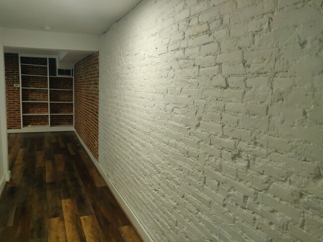 Building Photo - 1624 Aliceanna St