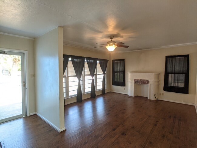 Building Photo - 1428 Axtell St