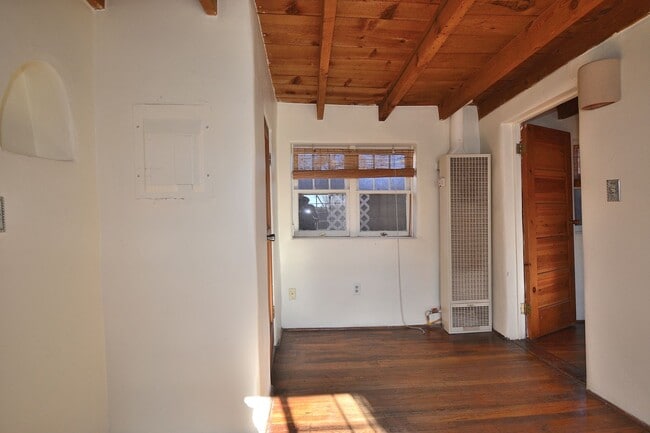 Building Photo - 142 Duran St