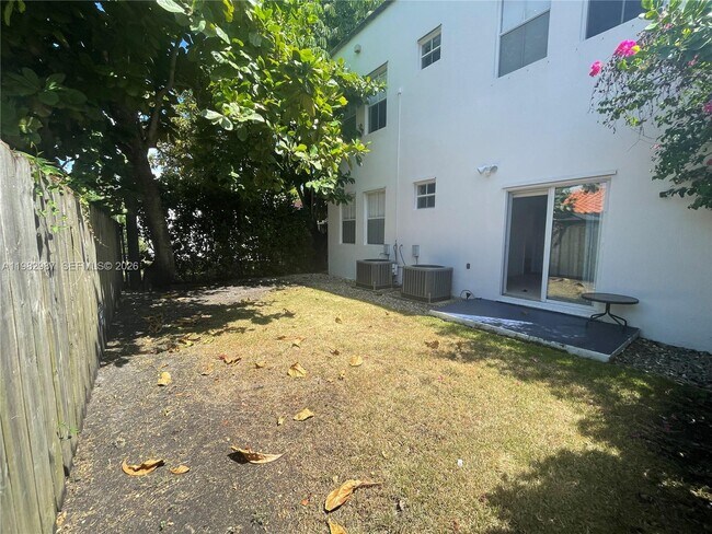 Building Photo - 3421 SW 25th St