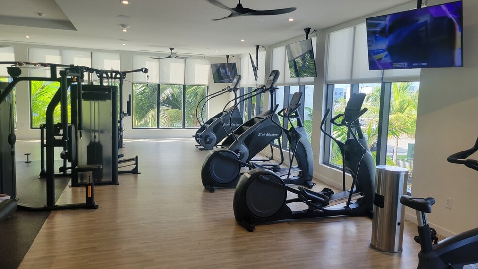 Building Photo - 7095 W 5th Ct