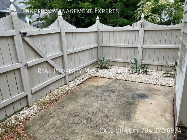 Building Photo - 109 Claremont Way