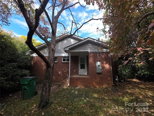 Building Photo - 3136 Creighton Dr