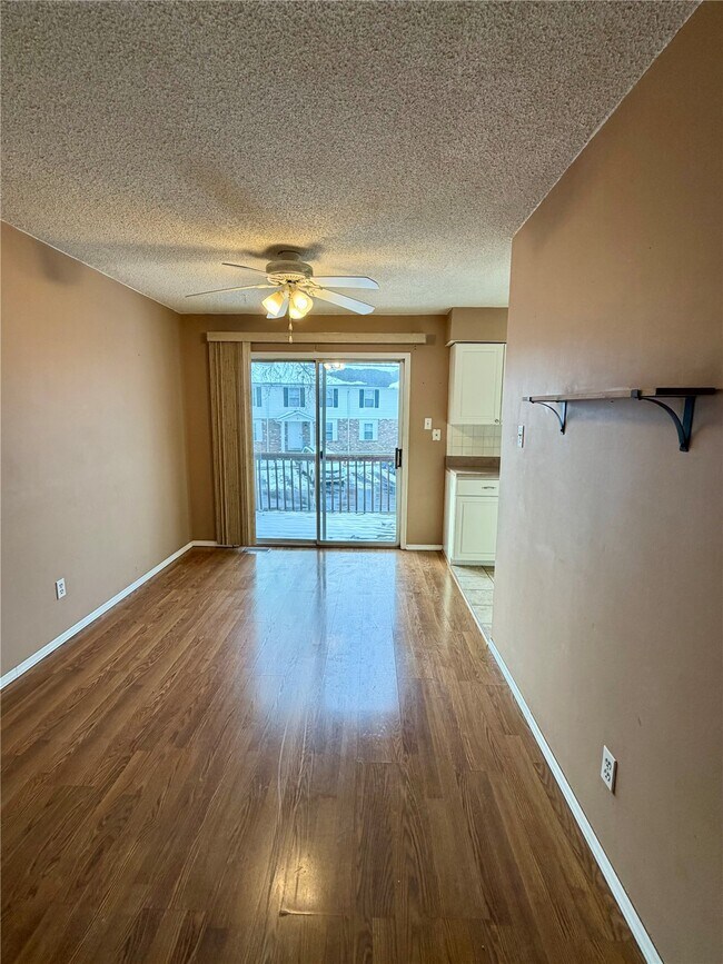 Building Photo - 895 Delray Dr