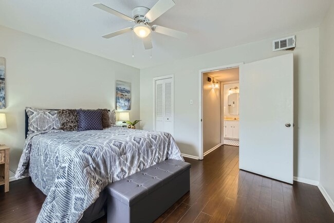 Building Photo - Condominium located in Olmos Park Gardens