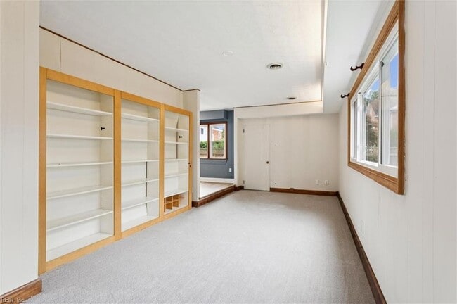 Building Photo - 205 River Rd