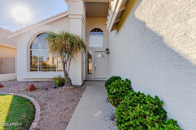 Building Photo - 1110 N Aspen Dr