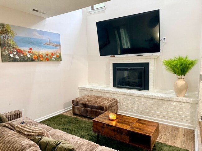 Building Photo - Gorgeous Single Family 4 bedroom furnished rental in Green Run