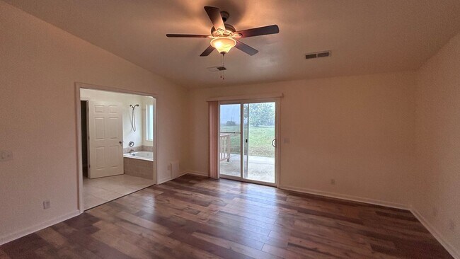 Building Photo - 14575 Avenida Central