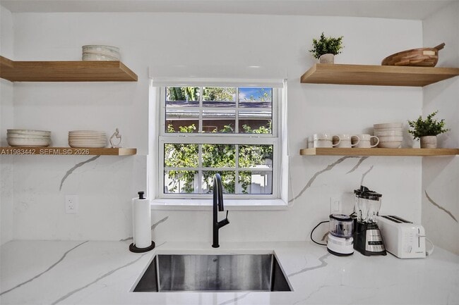 Building Photo - 1610 Polk St