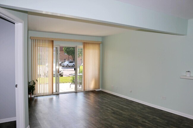 Building Photo - 10369 Dearlove Rd