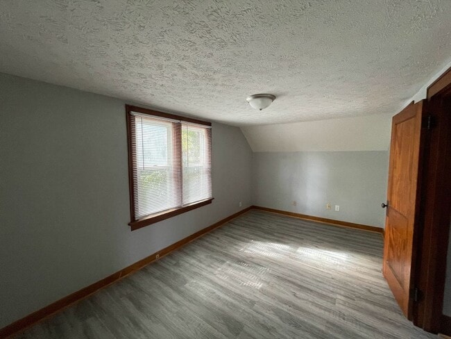 Building Photo - Two bedroom one bathroom home for rent