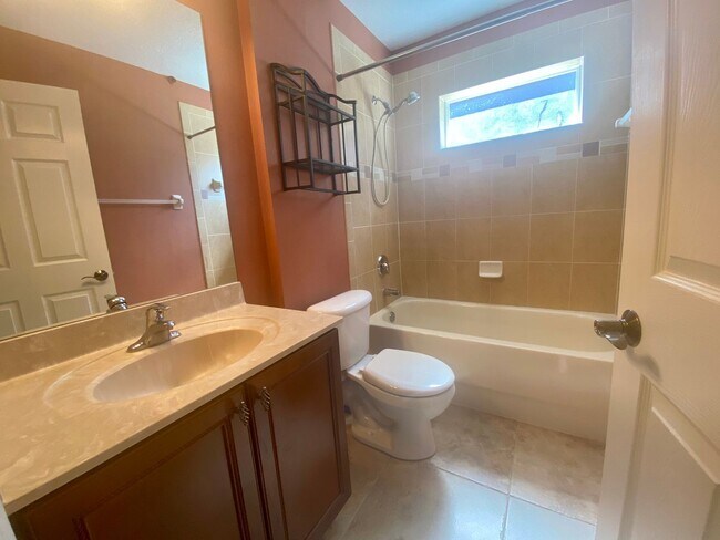 Building Photo - 5 BEDROOM HOUSE WITH PRIVATE POOL AND LAKE...