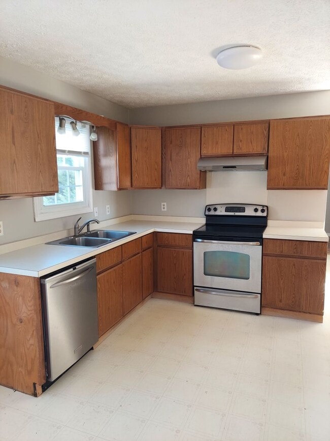 Building Photo - Ranch Home Now Available