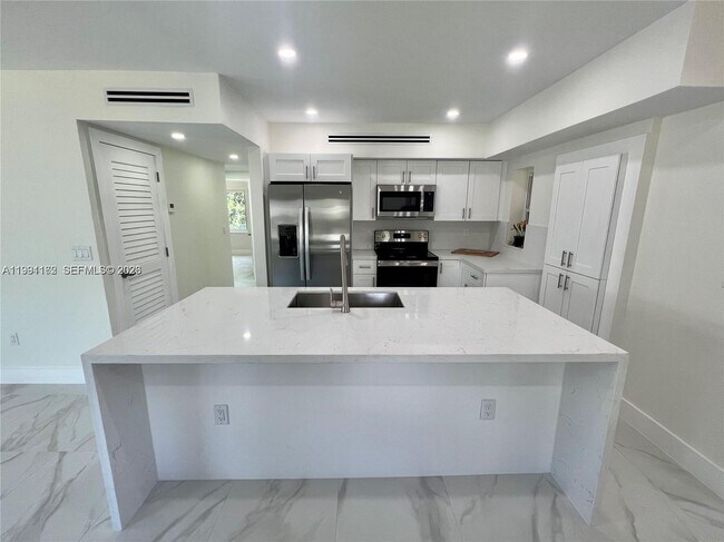 Building Photo - 5970 SW 46th St