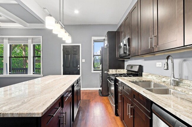 Building Photo - 4834 S Prairie Ave