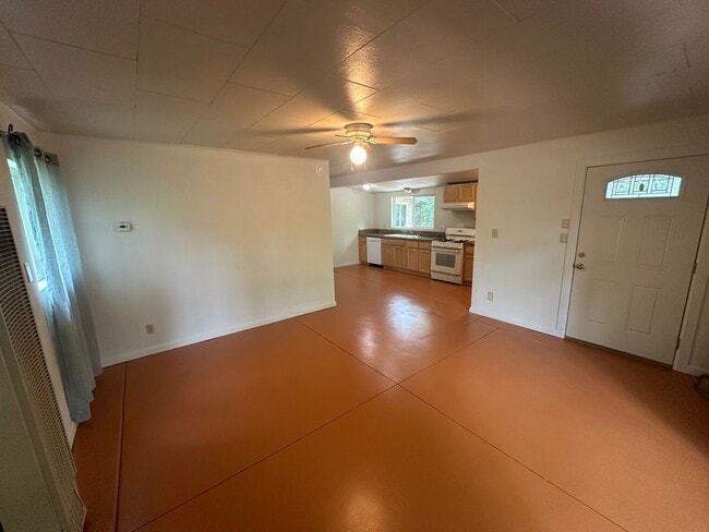 Building Photo - 2050 Laburnum Ave