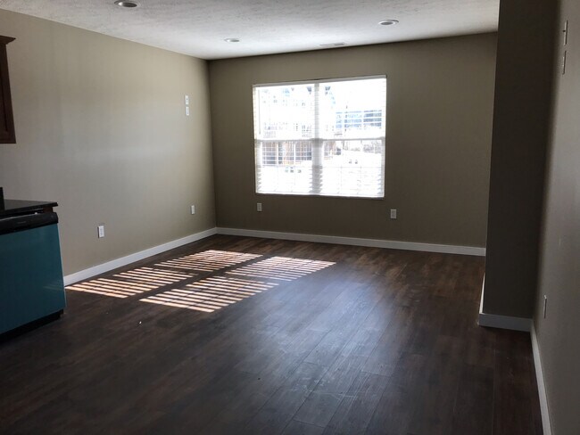 Building Photo - 24 Sugar Maple Ln