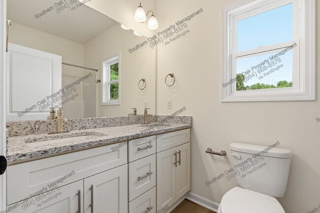 Building Photo - 209 Poplar Ln
