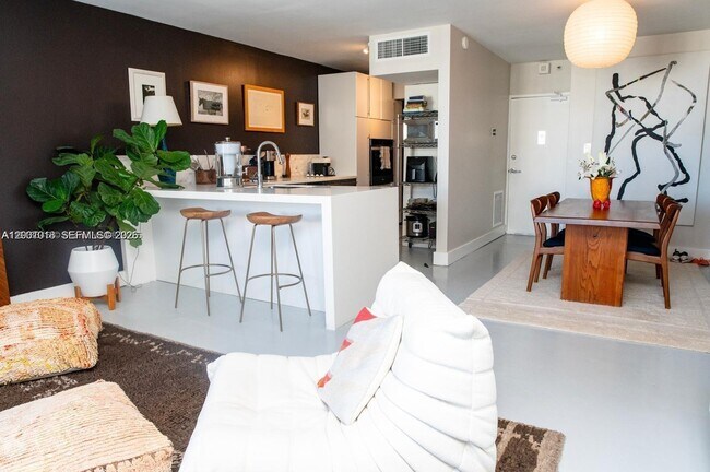 Building Photo - 1000 West Ave