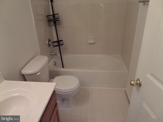 Building Photo - 836 Linfield Terrace NE