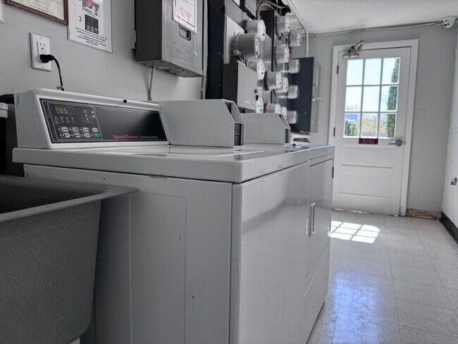 Building Photo - 12 Old Colony Ln