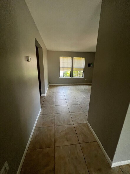 Building Photo - 500 Goldthread Ct