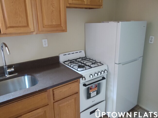 Building Photo - 3204 Holland Ave