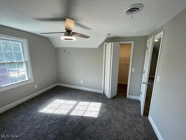 Building Photo - Charming 3 Bedroom 2 Bath House in Lorain- First Month Rent Half Off!!