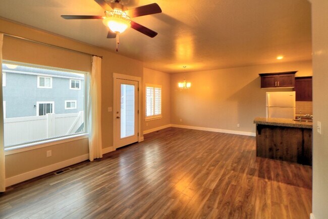 Building Photo - 7440 N Hutch Ln