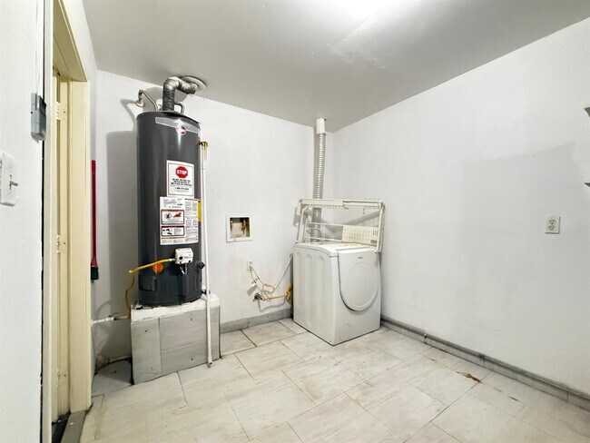 Building Photo - 6506 Briar Glade Dr