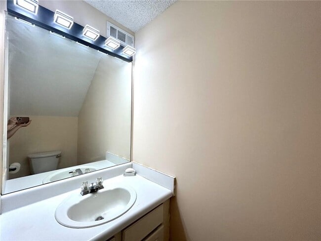 Building Photo - 275 Devonshire Dr