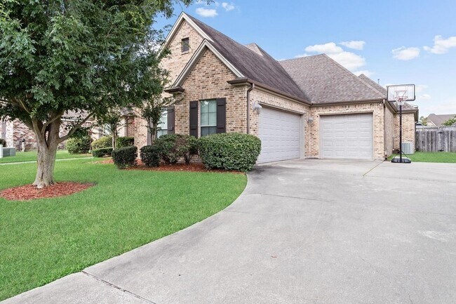 Building Photo - 3525 Windrose Dr