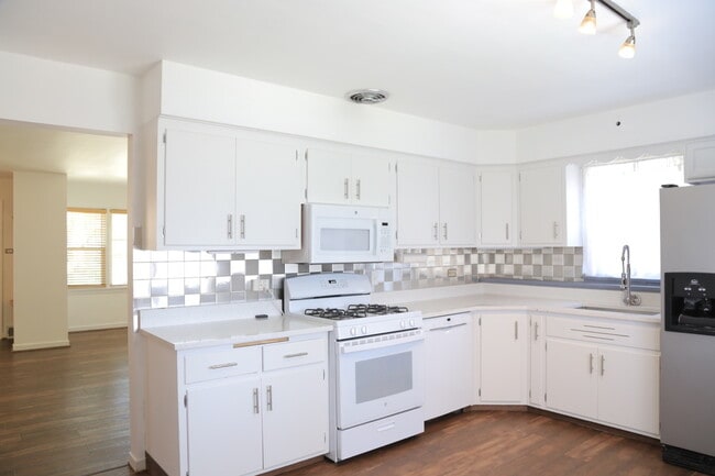 Building Photo - 3734 Morton Ave